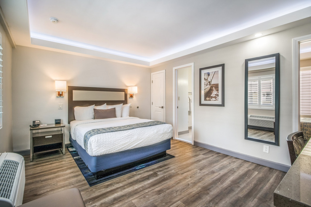 Inn At 50 - Queen and 1 Double Bed Non Smoking