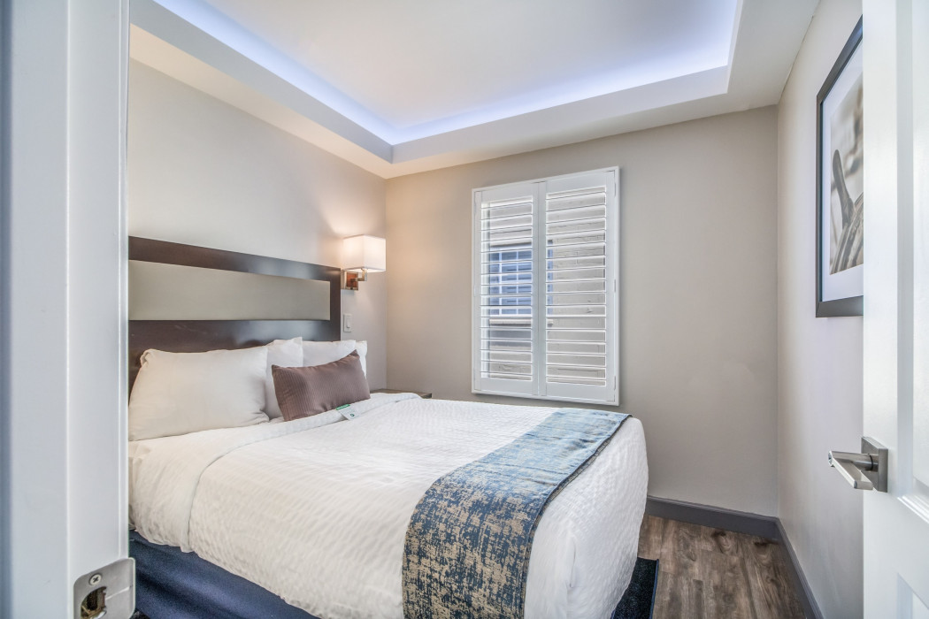 Inn At 50 - Queen and 1 Double Bed Non Smoking