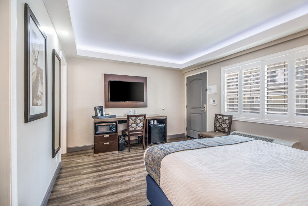 Private Birds Nest, Two Bedroom, 1 Queen Bed & 1 Double Bed
