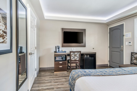 Birds Nest, One Bedroom, 1 Queen & 1 Double Bed